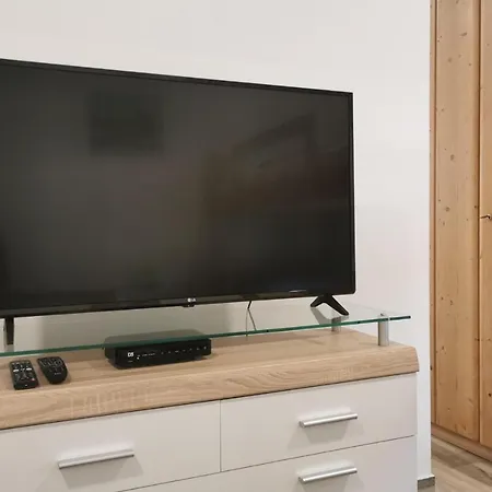 Appartamento Beautiful In W/ Wifi And 2 Bedrooms *